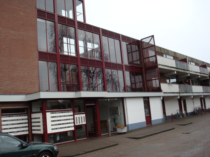 Verbinding van twee flatgebouwen te Bussum.